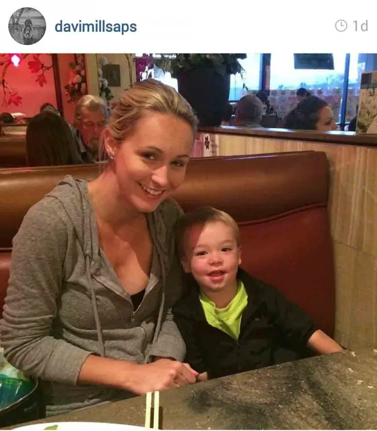 Davi Millsaps took his wife and kid out to dinner of Mother's day.