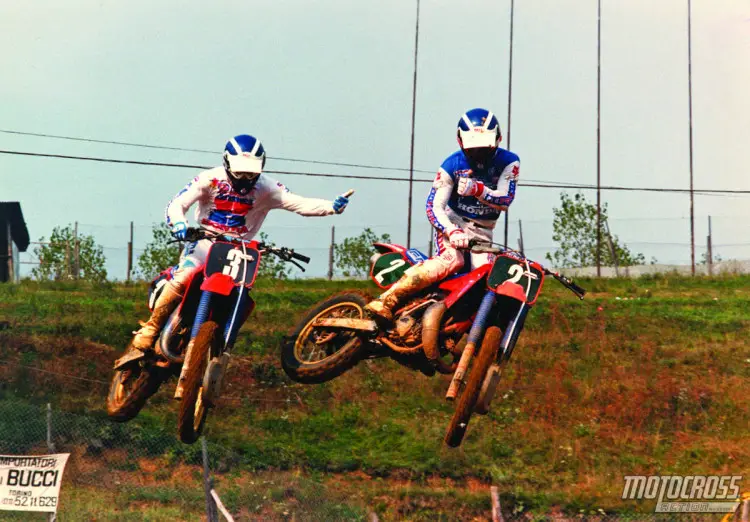 Pequeno Garoto Correndo Em Sua Competição Motocross Fora Da