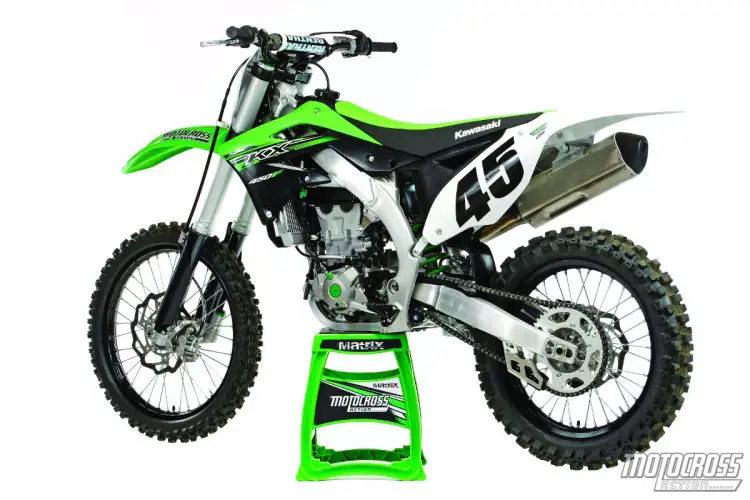 The biggest electronic change to the 2015 Kawasaki KX450F is the addition of traction control. Whenever the KX450F’s electronic control module recognizes runaway revs it retards the ignition to lessen wheelspin. 