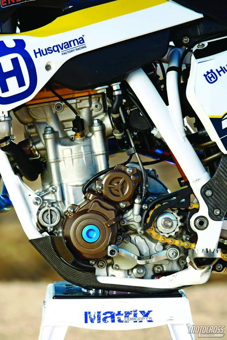 Deze motor is een exacte replica van de FC350 van het Factory Husqvarna Ice One-team die ze in Europa gebruikten. De specificaties zijn naar de VS gestuurd en gebouwd door Factory Services.