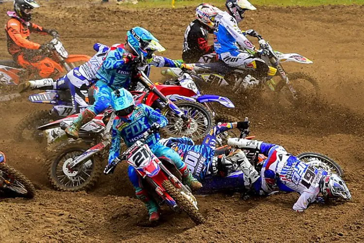 MXGPcrash_MXGP_12_LV_2015