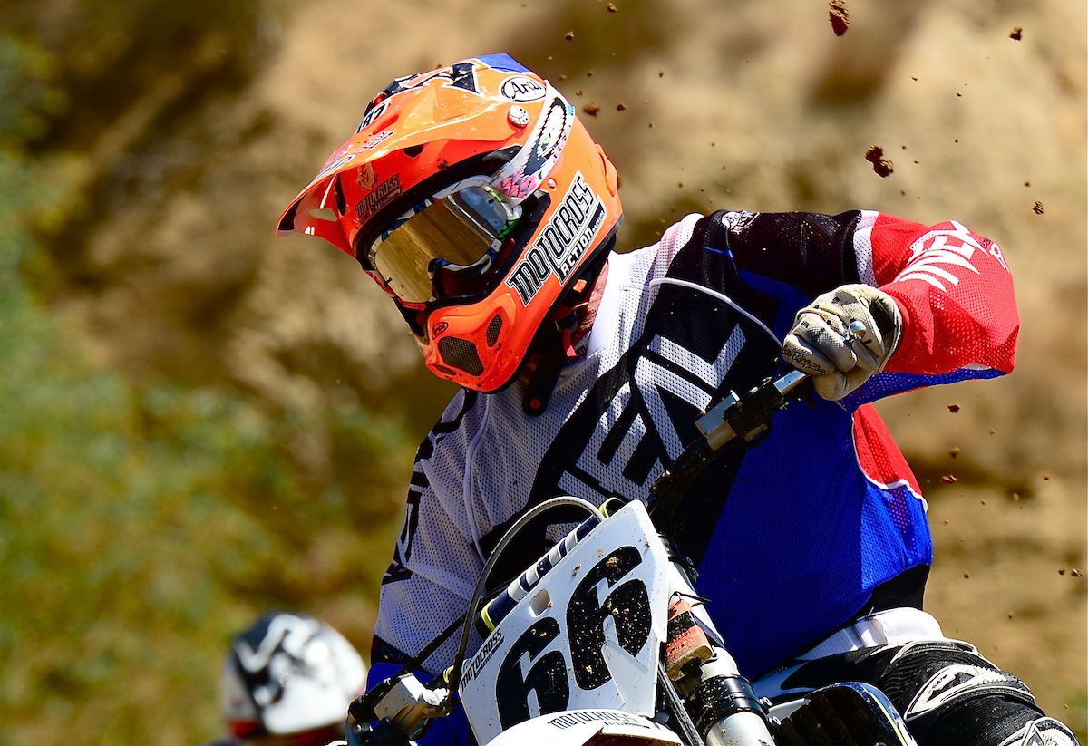 EQUIPO MXA PROBADO: CASCO ARAI VX-PRO4 STANTON - Revista Motocross Action