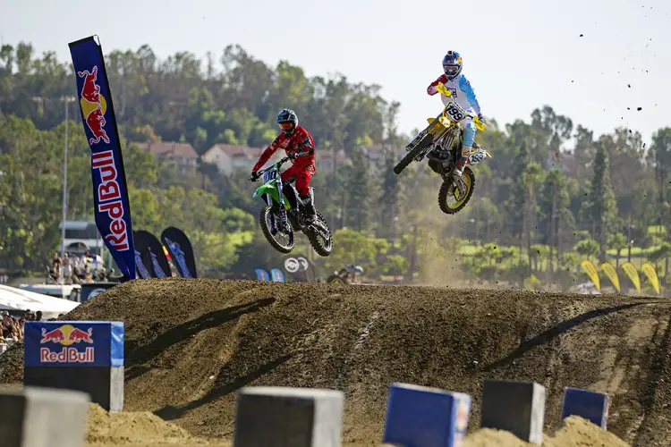 Josh Hansen ja Travis Pastrana kilpailevat Red Bull Straight Rhythmissä Pomonassa, CA, USA 4. lokakuuta 2014. // Chris Tedesco/Red Bull Content Pool // P-20141005-00017 // Käyttö vain toimitukselliseen käyttöön // Siirry osoitteeseen www.redbullcontentpool.com saadaksesi lisätietoja. //