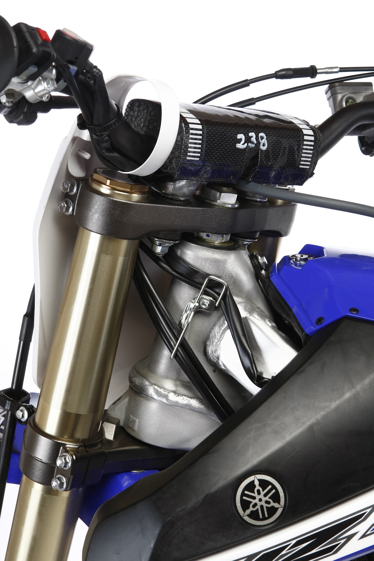 Yamaha YZ 450F 2016: Moto conta com controle de Largada!..