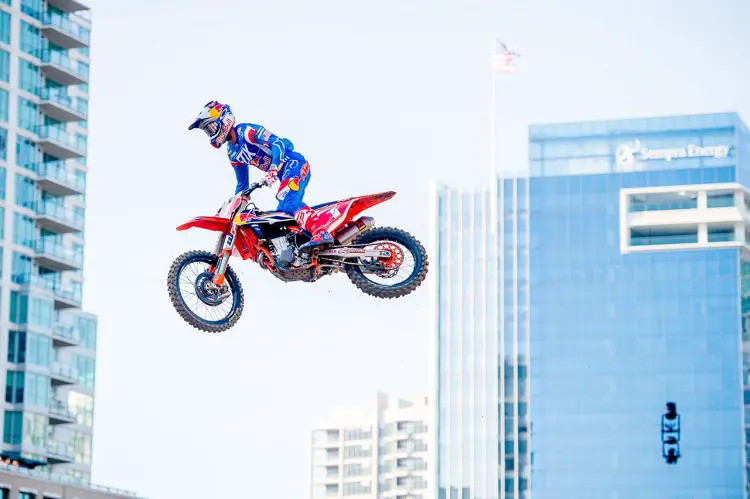 Supercross-Round-6_More-Practice_San-Diego_02132016_0652