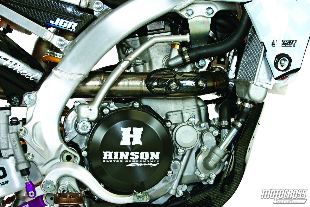 غادر Dubya محرك Yamaha YZ450F بمفرده ، لكنه قام بترقية القابض إلى وحدة Hinson المضادة للرصاص.