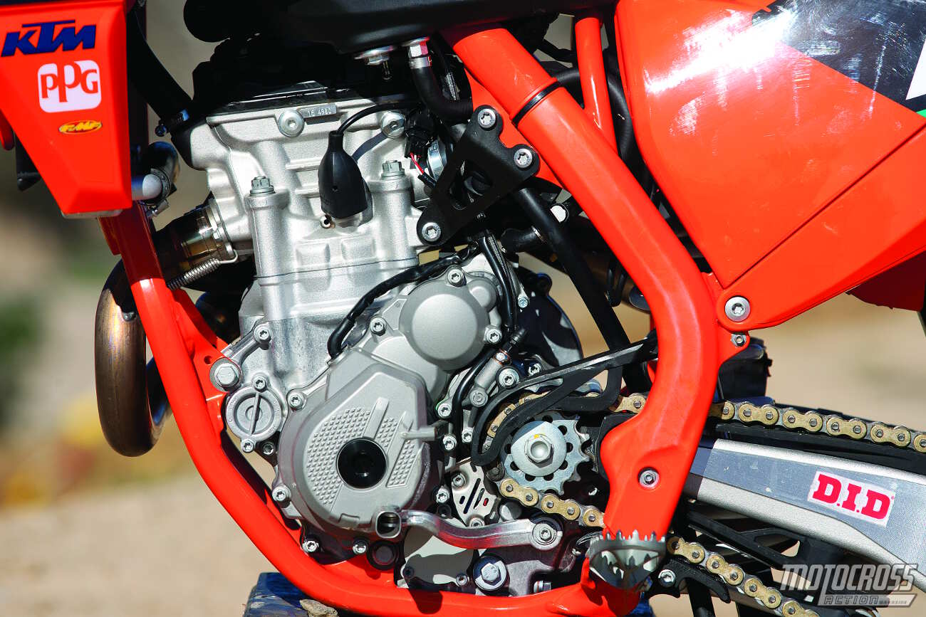 Motoren i 2016-1 / 2 Factory Edition er den samme motoren som kommer i showroom-aksjen 2016 KTM 250SXF.