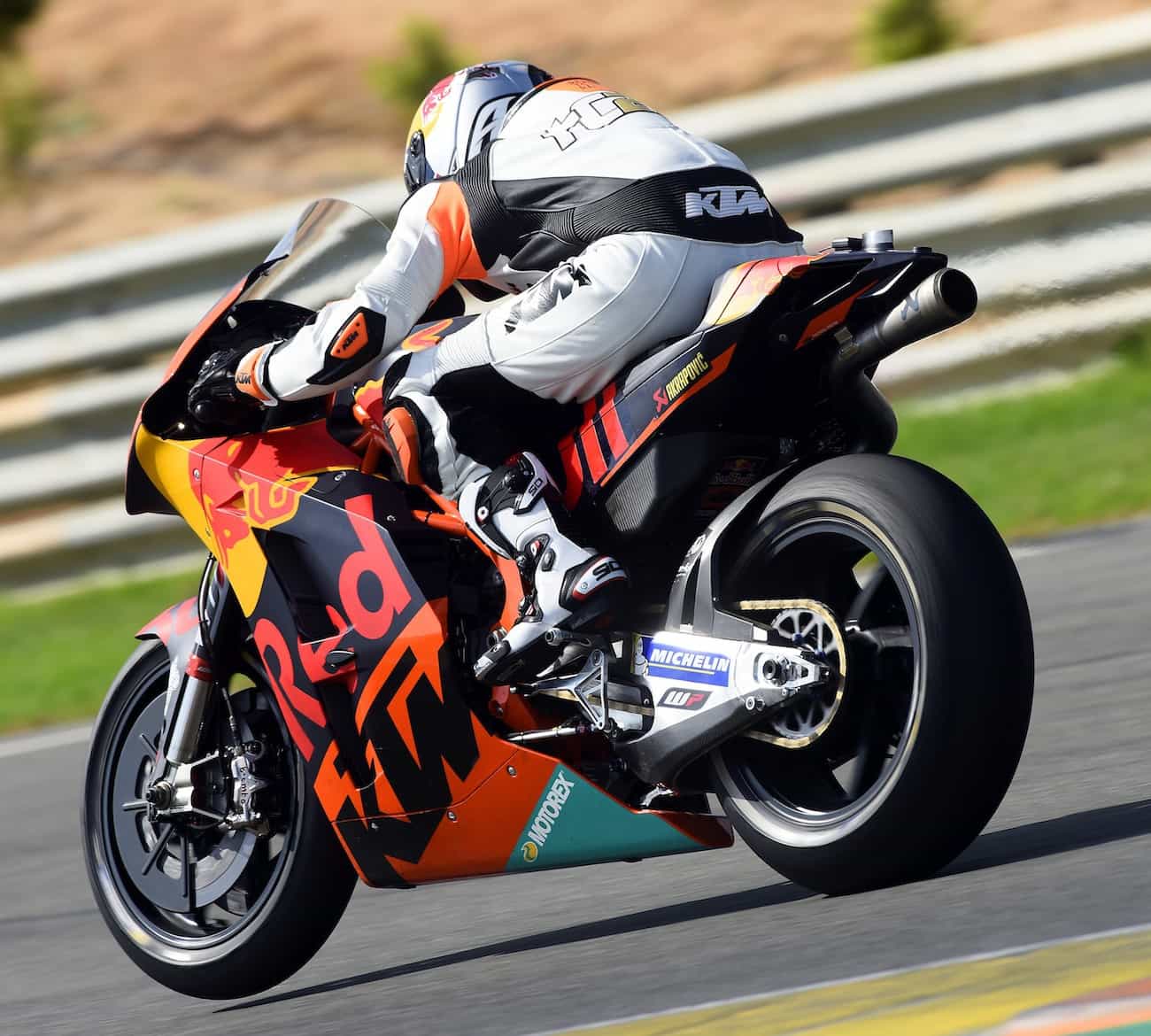 托尼 开罗利 Tony Cairoli 测试ktm的motogp Rc16公路赛车越野摩托车行动杂志