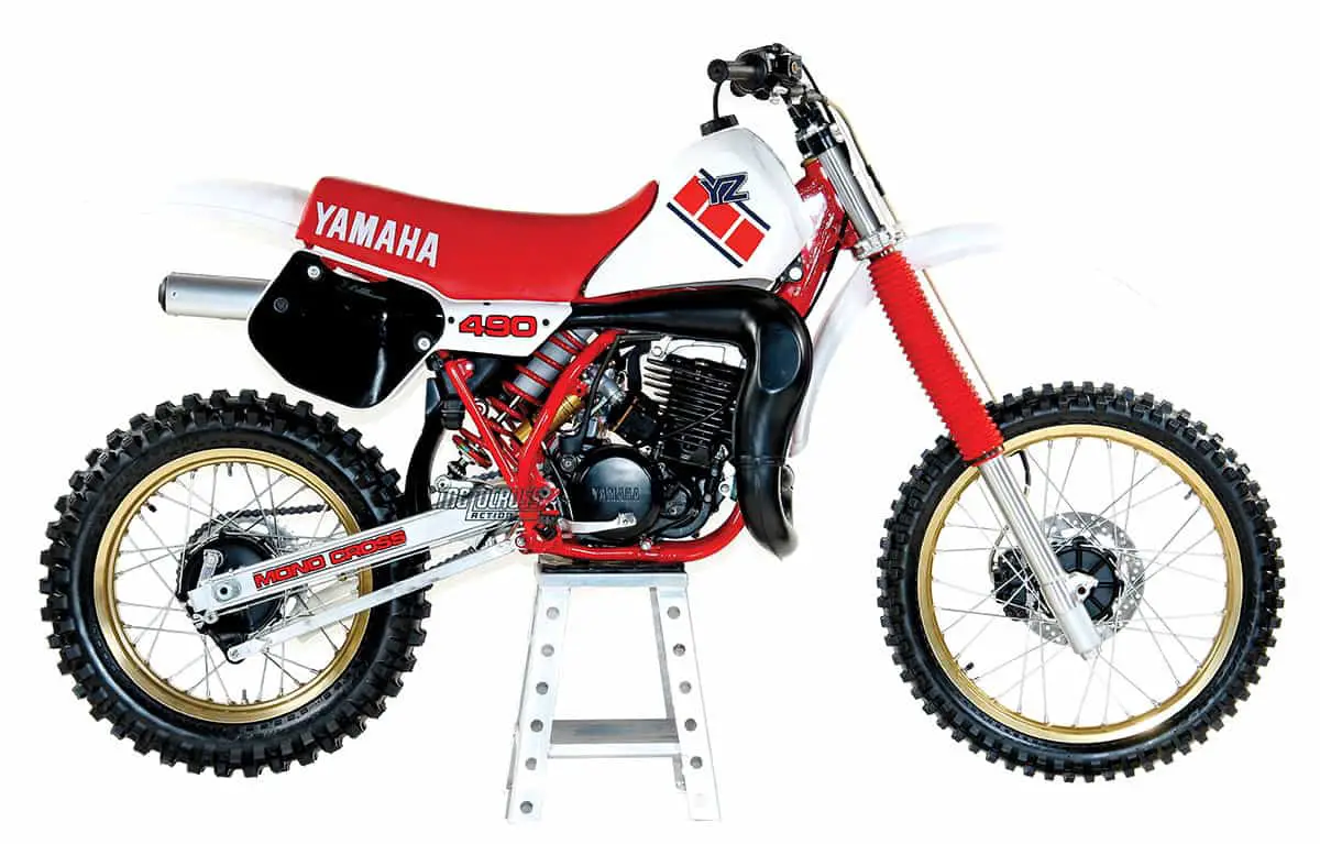 CLASSIC MOTOCROSS IRON: 1985 YAMAHA YZ490 TWO-STROKE - Motocross