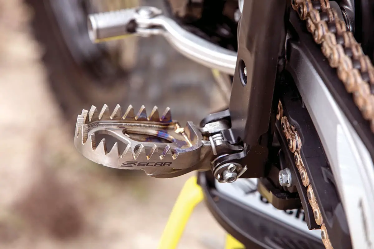 Scar Titanium footpegs