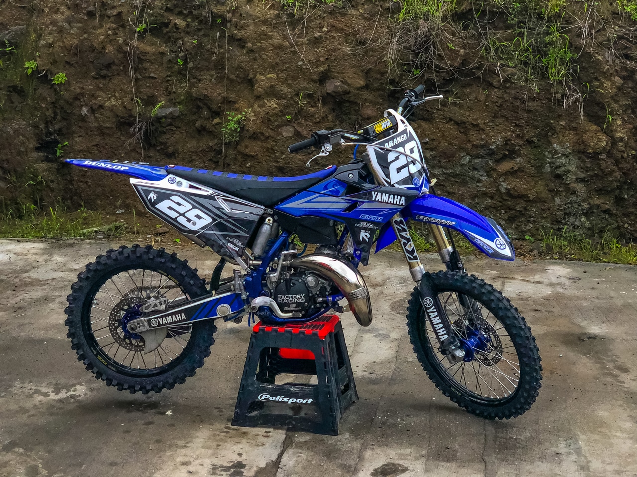 大特価市YAMAHA ヤマハ YZ125 YZ250 R-TECH プラスティックキット レボリューション 未使用 セット