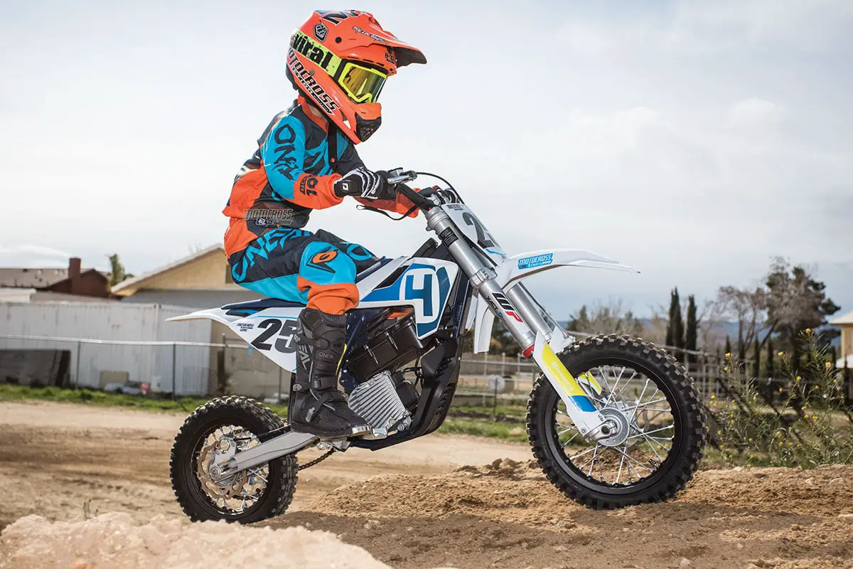 KTM SX-E 5 - Moto cross électrique avec Pole Position 77