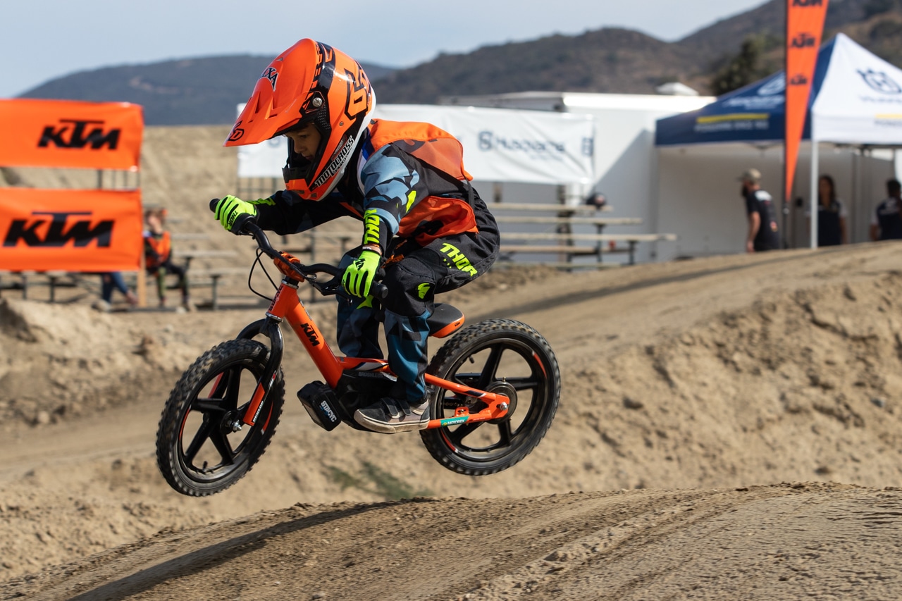 Husqvarna Bicicleta Stacyc Niño Factory