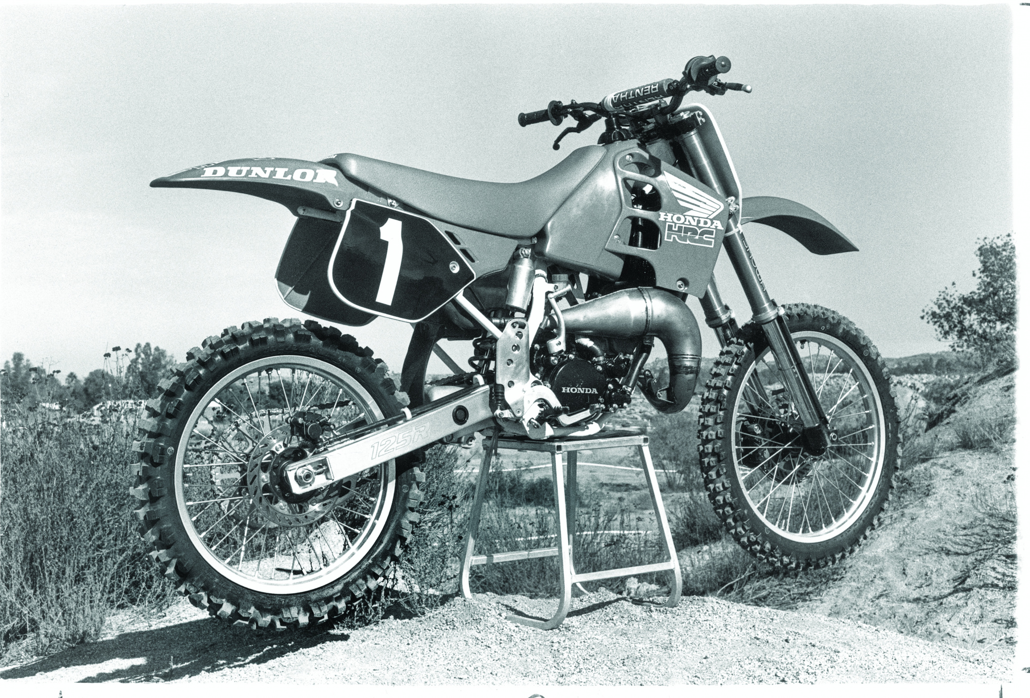 MXAレトロテスト：マイクキエドロスキーの1990ファクトリーホンダCR125 