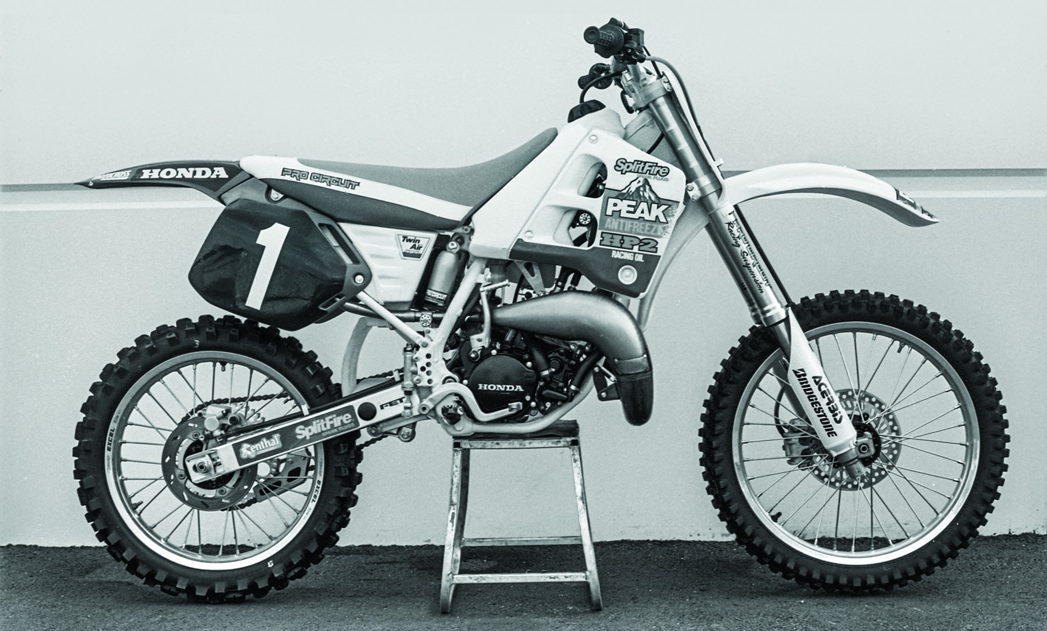 MXA RETRO TEST: WE RIDE JEREMY McGRATH'S 1992 PEAK HONDA CR125