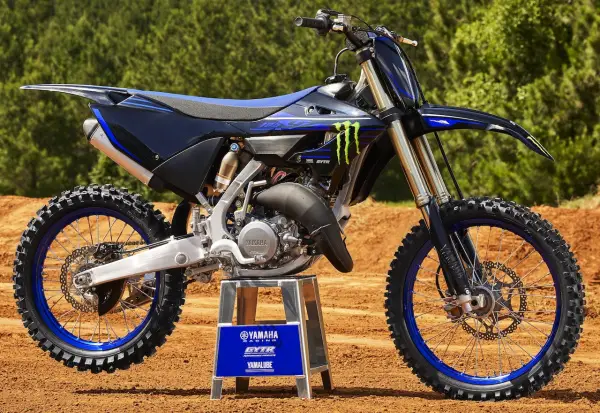 FIRST LOOK! 2022 YAMAHA YZ250 TWO-STROKE GETS A LONG AWAITED UPDATE ...