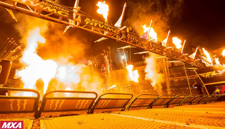 feux d'artifice des cérémonies d'ouverture 2022 Anaheim 2 Supercross-9824