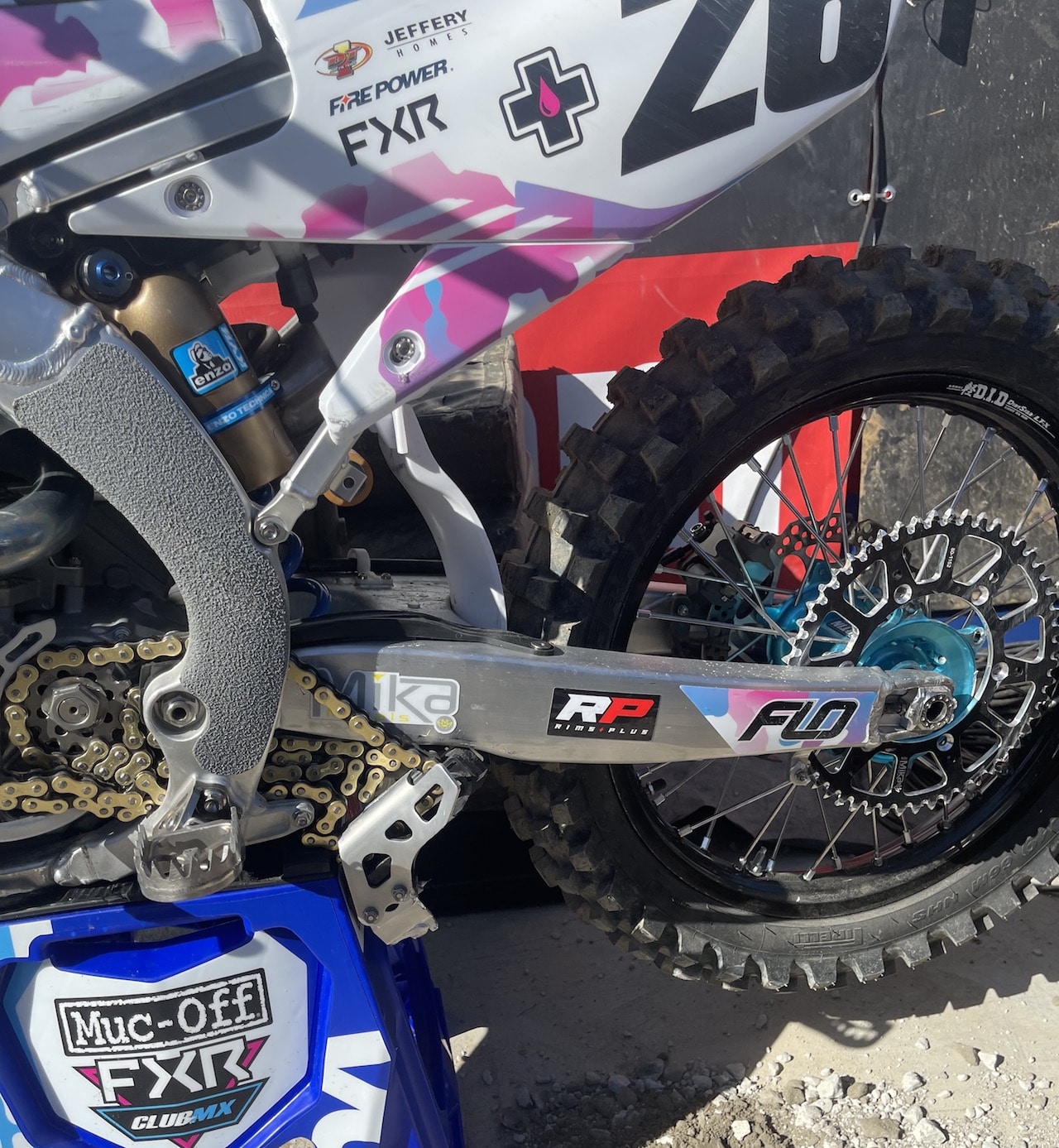 Alex Martin ketjupyörän ketjuohjain rikki 2022 San Diego Supercross