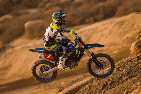 SNEAK PEEK ELI TOMAC OP 2023 YAMAHA YZ450F Motocross Action Magazine   2023 Alpinestars Intro 0413 600x400 