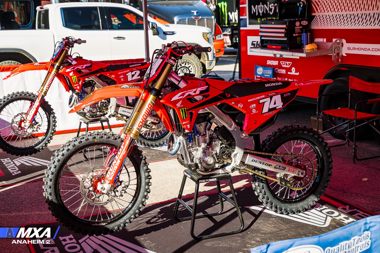 BICICLETAS DE FÁBRICA DE PERTO // 2023 ANAHEIM 2 SUPERCROSS - Motocross  Action Magazine