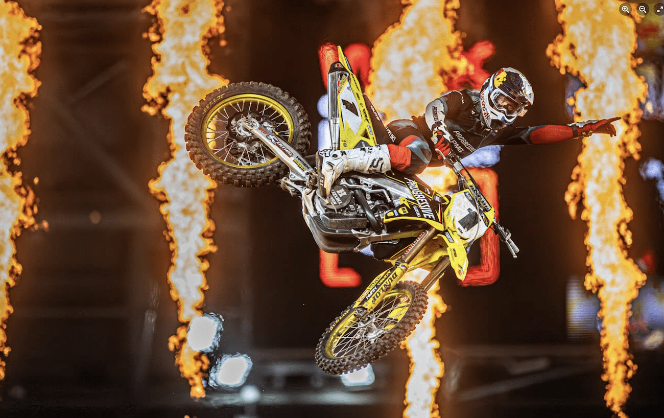 PLEINS FEUX SUR LES PRODUITS MXA : COLLECTION DE VÊTEMENTS YAMAHA PAR  FACTORY EFFEX - Motocross Action Magazine