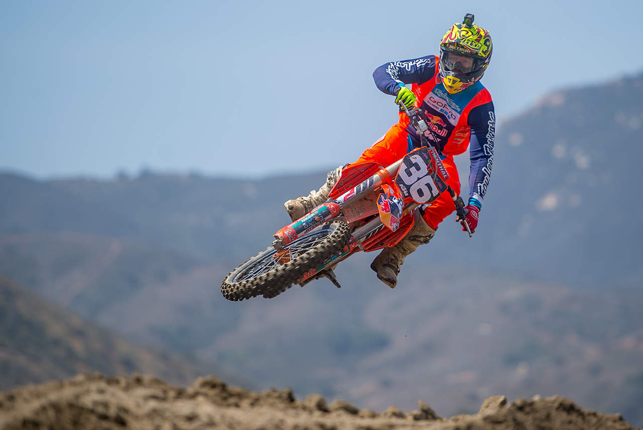 L'ANGOLO DI KYOSHI: LA VITA NELLE TRANCHE MXA - Motocross Action Magazine