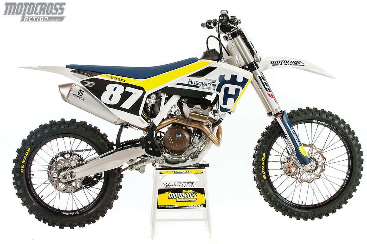 The 2017 Husqvarna FC250 is an attractive machine with its white plastic and blue and yellow highlights. Under the hood lies a clone of the KTM 250SXF, but with subtle differences.