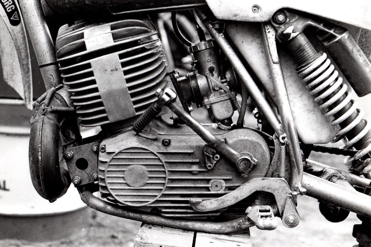 Le opere di Bo Edberg, Husky Automatic, erano dotate di custodie in fusione di sabbia, ampie rifiniture sul cilindro e sulle casse laterali e un pedale del freno su entrambi i lati del motore