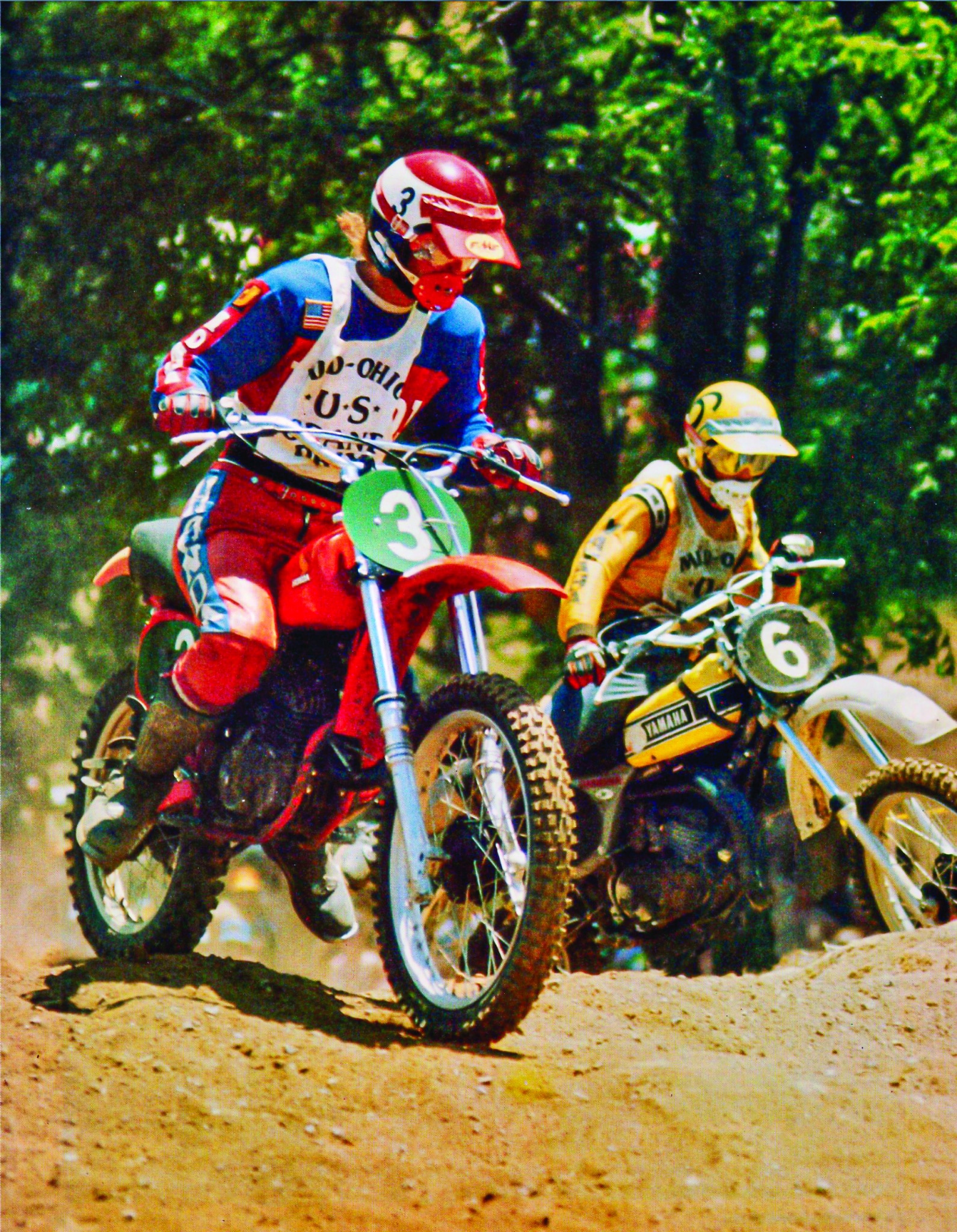 Hombre En Traje De Motocross Verde Y Negro Montando Moto De Cross De  Motocross · Foto de stock gratuita